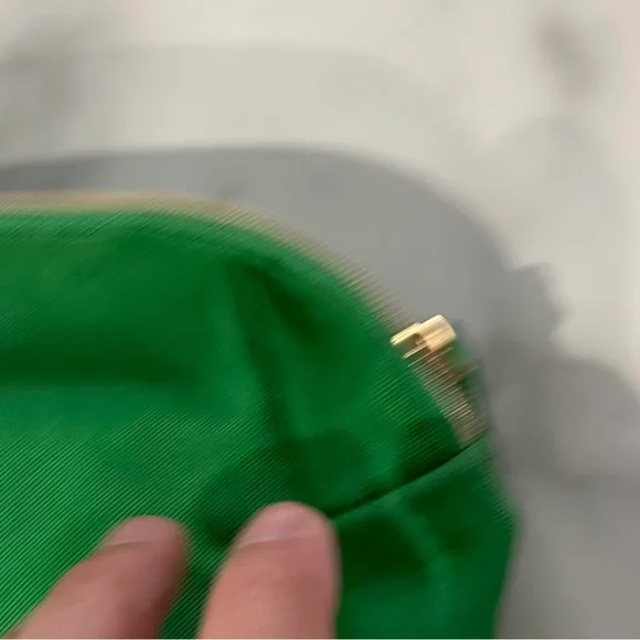 L'Occitane Zipper Cotton w/Lining
Beauty Pouch - Picture 7 of 7